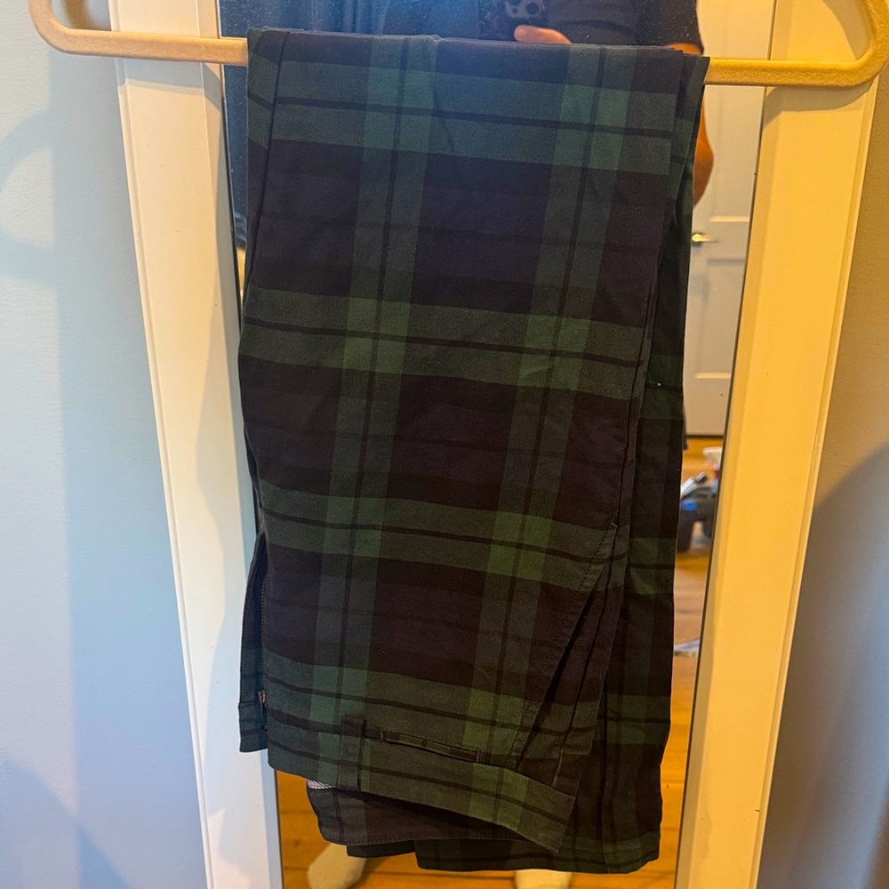Vineyard Vines Men's Black and Green Plaid Chinos